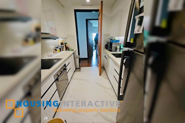 fully furnished 2br unit with parking for lease in one mckinley place