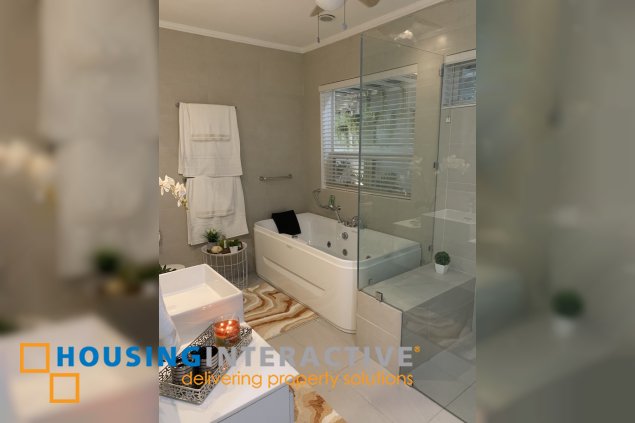 bungalow house with 3br for rent in bf homes