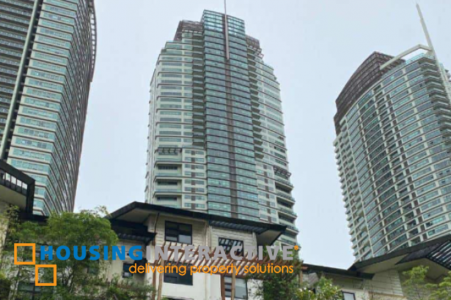 furnished 2br with parking in the residences at greenbelt