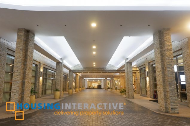 furnished 2br with parking in the residences at greenbelt