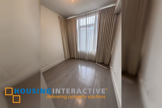 for rent/sale semi furnished 2br with parking in makati