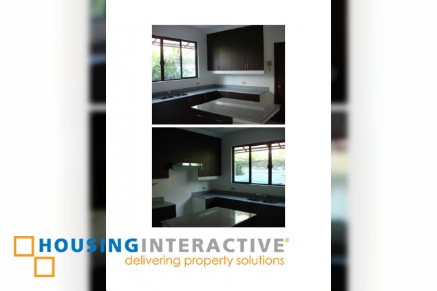 2-level house for rent in dasmarinas village