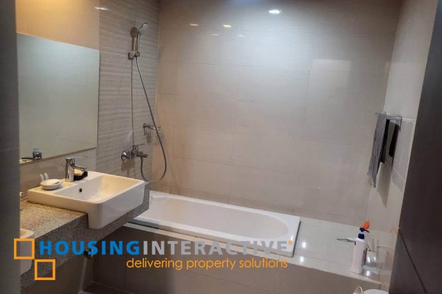 furnished 3br unit with balcony and parking for sale in uptown parksuites