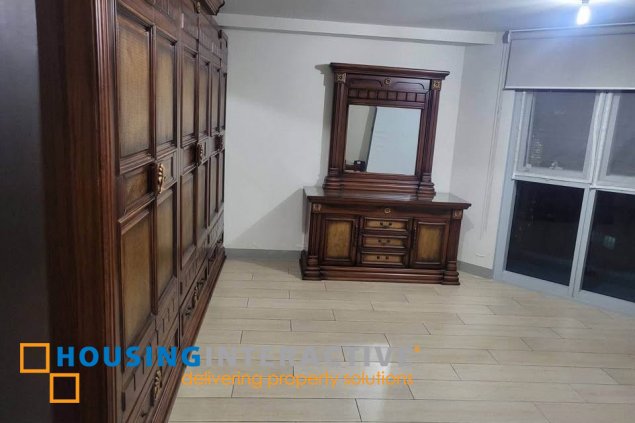 furnished 3br unit with balcony and parking for sale in uptown parksuites