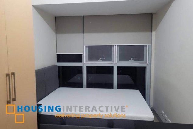 furnished 3br unit with balcony and parking for sale in uptown parksuites