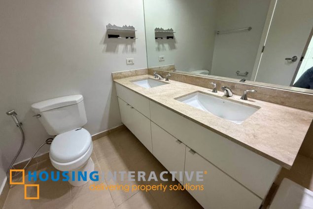 furnished 3br unit with balcony and parking for sale in uptown parksuites