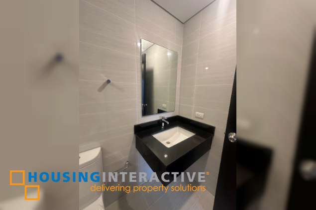 for sale:  1br park triangle