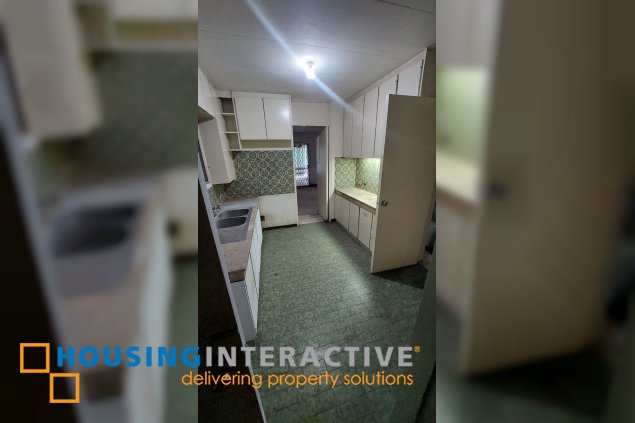 alabang hills house 5br with parking for sale