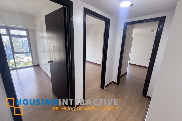 semi furnished 3br with parking for rent in park triangle