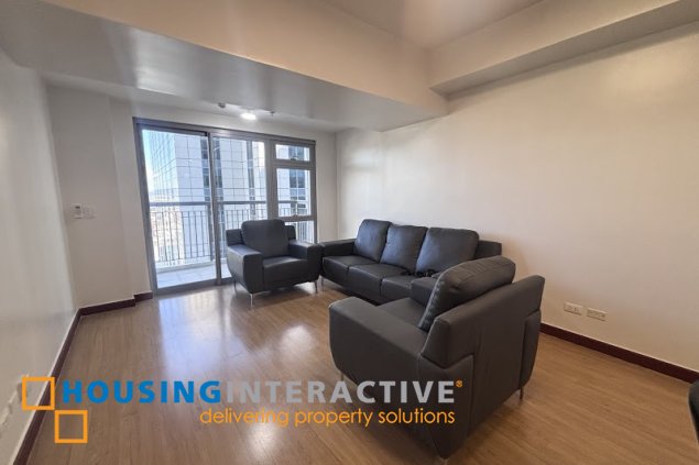 semi furnished 3br with parking for rent in park triangle