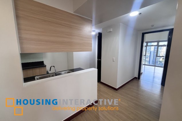 semi furnished 3br with parking for rent in park triangle