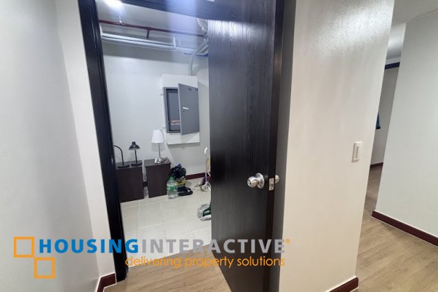 semi furnished 3br with parking for rent in park triangle