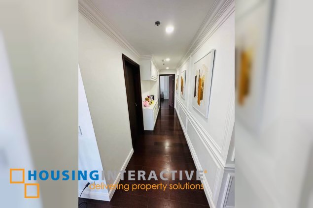 semi-furnised 2br unit with parking for lease in the suites