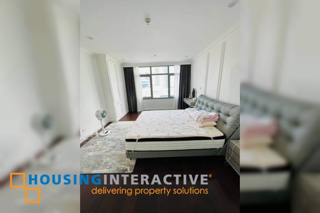 semi-furnised 2br unit with parking for lease in the suites