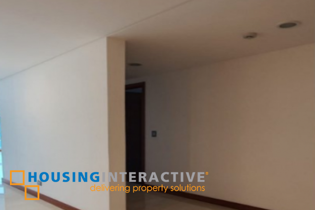 for sale 3br with parking slots in two roxas triangle