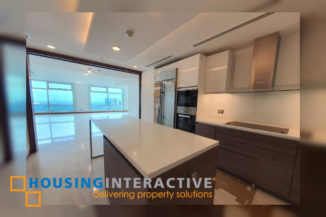 for sale 3br with parking slots in two roxas triangle