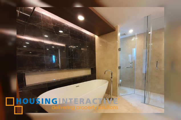 for sale 3br with parking slots in two roxas triangle