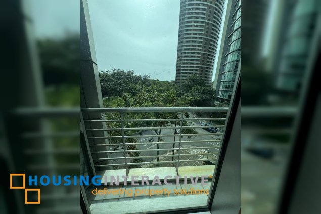 semi-furnished 2br unit with parking for lease in one mckinley place