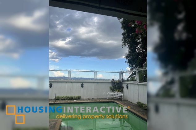 for sale house 4br with parking in ayala heights