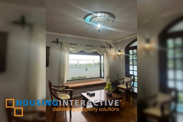 for sale house 4br with parking in ayala heights