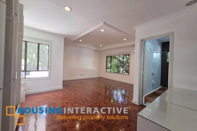 ayala alabang 4br house with parking for lease/rent