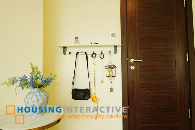 fully furnished 3br unit for sale in the trion towers