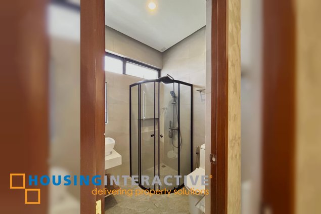 for sale 2-storey single detached 3br with parking in muntinlupa