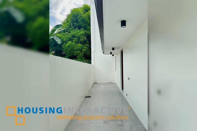 for sale 3-storey single detached 3br with parking in muntinlupa