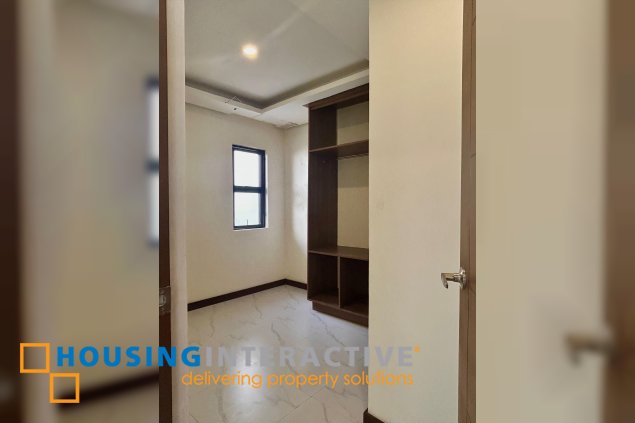 for sale 3-storey single detached 3br with parking in muntinlupa