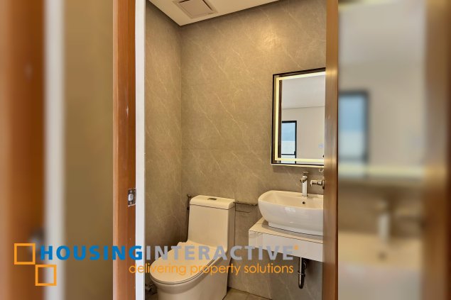 for sale 3-storey single detached 3br with parking in muntinlupa