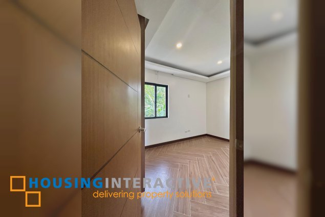 for sale 3-storey single detached 3br with parking in muntinlupa