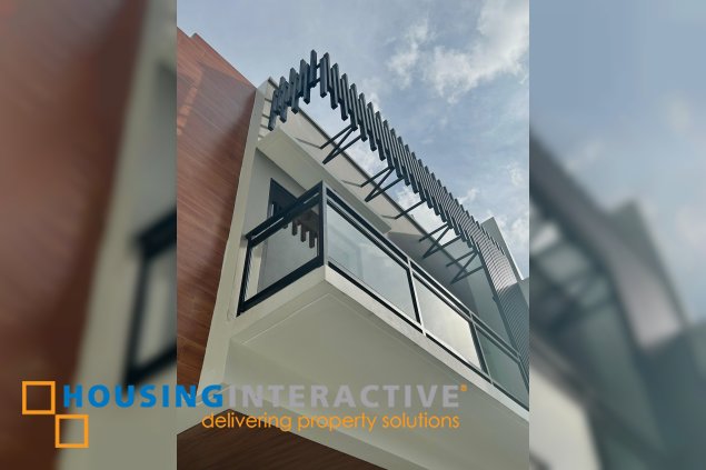 for sale 3-storey single detached 3br with parking in muntinlupa