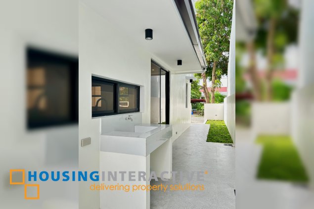 for sale 3-storey single detached 3br with parking in muntinlupa