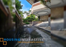 bare 3 storey split type house for rent in white plains