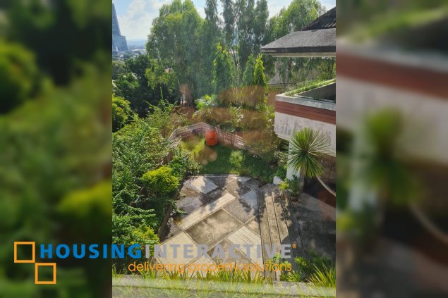 bare 3 storey split type house for rent in white plains