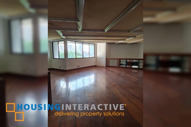 bare 3 storey split type house for rent in white plains