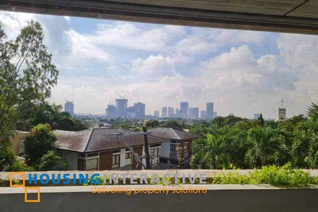 bare 3 storey split type house for rent in white plains