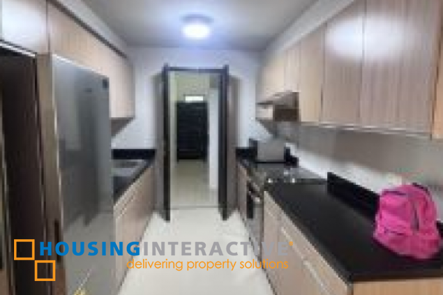 fully furnished 2br with parking for rent in two maridien