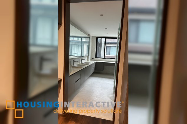valle verde brand new townhouse with elevator for sale