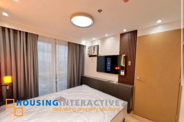 fully furnished 1br unit with balcony and parking for lease in time square west