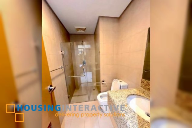 fully furnished 1br unit with balcony and parking for lease in time square west