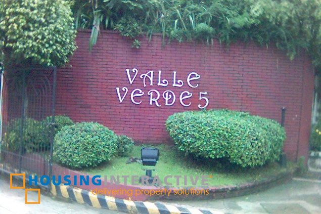 semi furnished 4br house for rent in pasig