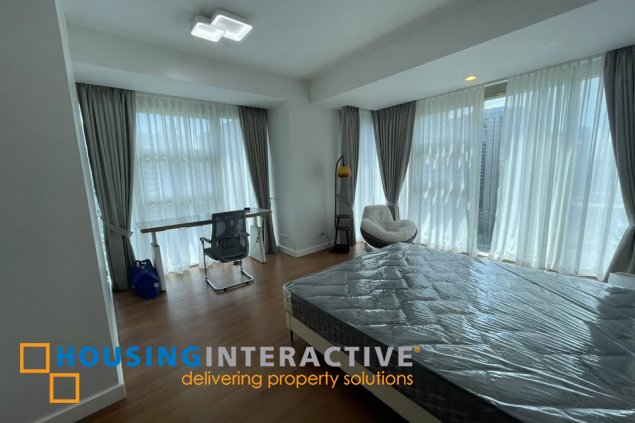 fully furnished 2br unit with parking for lease in grand hyatt residences