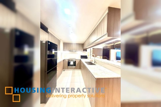 fully furnished 2br unit with parking for lease in park mckinley west