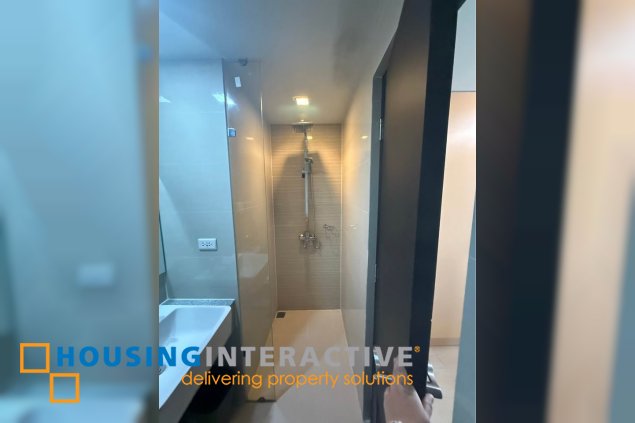 fully furnished 1br unit for lease in uptown parksuites