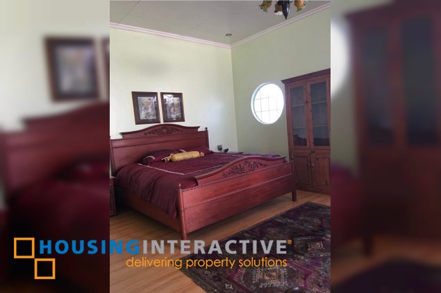 furnished penthouse unit with parking for lease in mayfair mansion