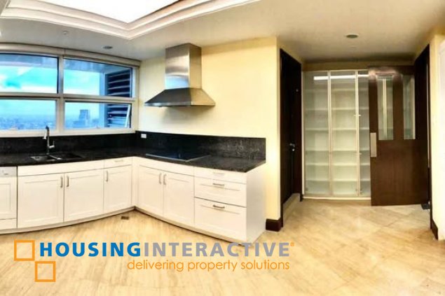 semi-furnished 3br unit with parking for lease in discovery primea