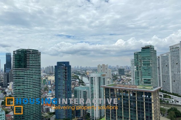 unfurnished 3br unit with parking for sale in one rockwell