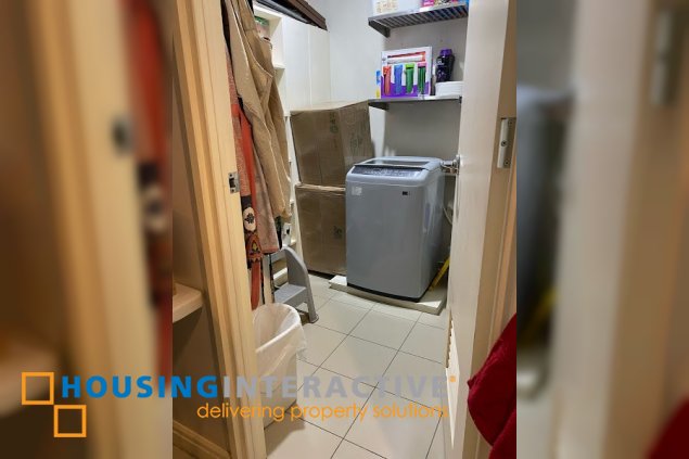 unfurnished 3br unit with parking for sale in one rockwell