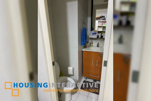 unfurnished 3br unit with parking for sale in one rockwell